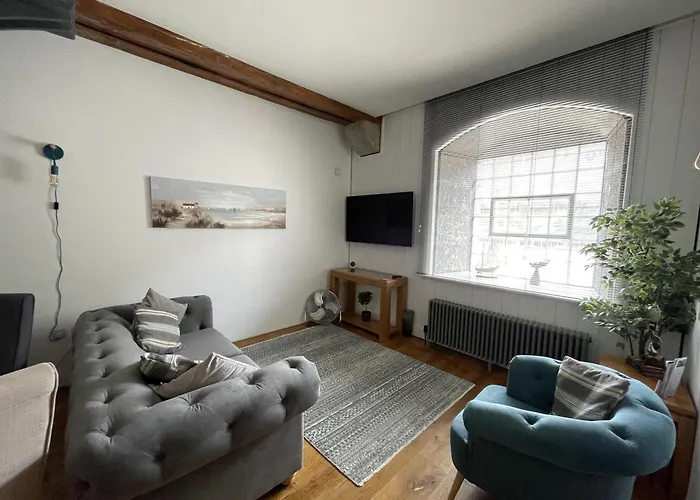 Cozy Coastal Apartment